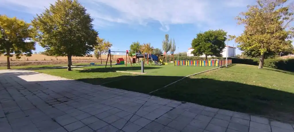 Aparcament de Casa adosada en venda en Doñinos de Salamanca amb Calefacció, Jardí privat i Moblat