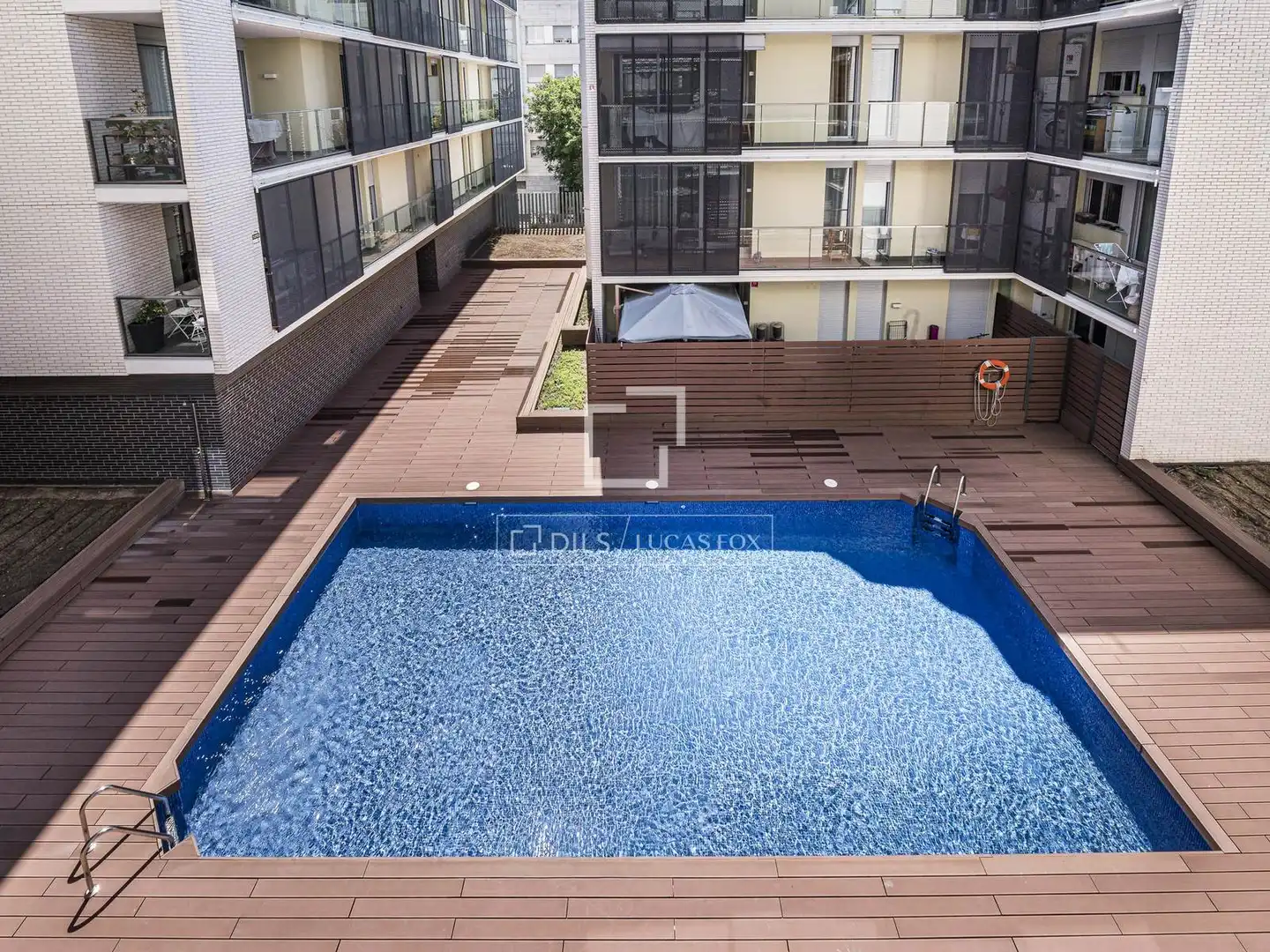 Schwimmbecken von Wohnung zum Verkauf in Sant Cugat del Vallès mit Klimaanlage, Terrasse und Schwimmbad