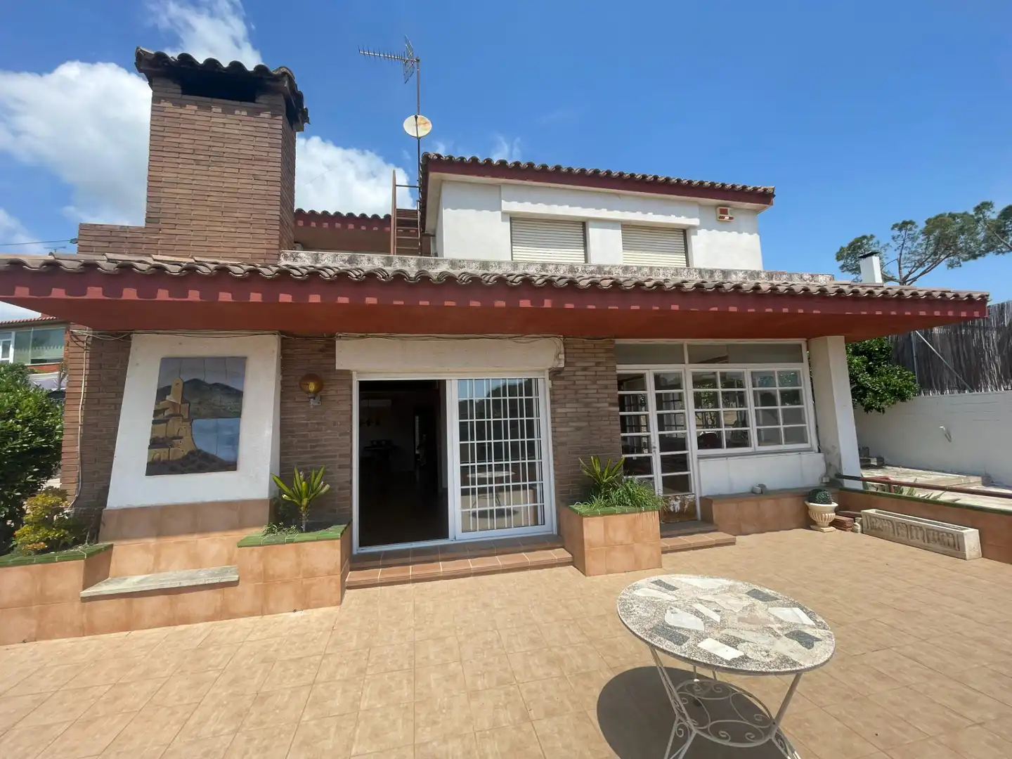 Vista exterior de Casa o chalet en venta en Badalona con Aire acondicionado, Jardín privado y Terraza