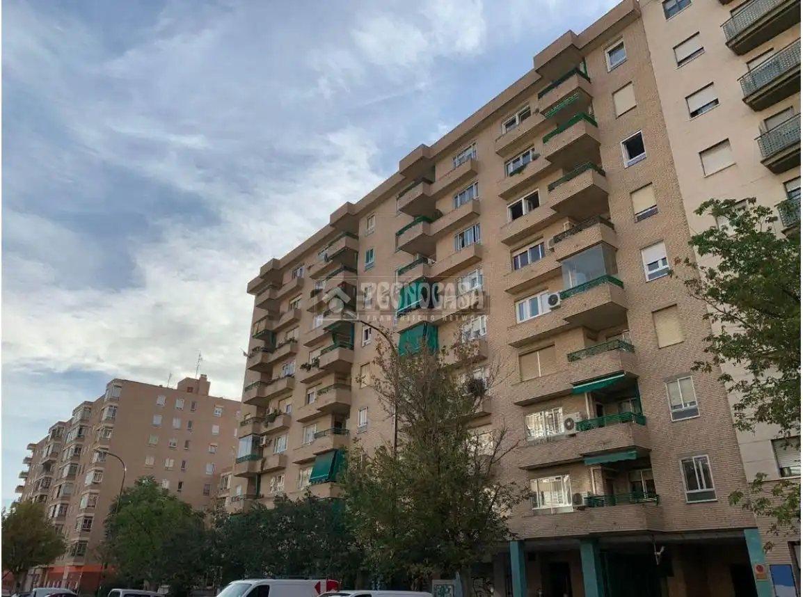 Local de alquiler en Ranillas, Actur-Rey Fernando