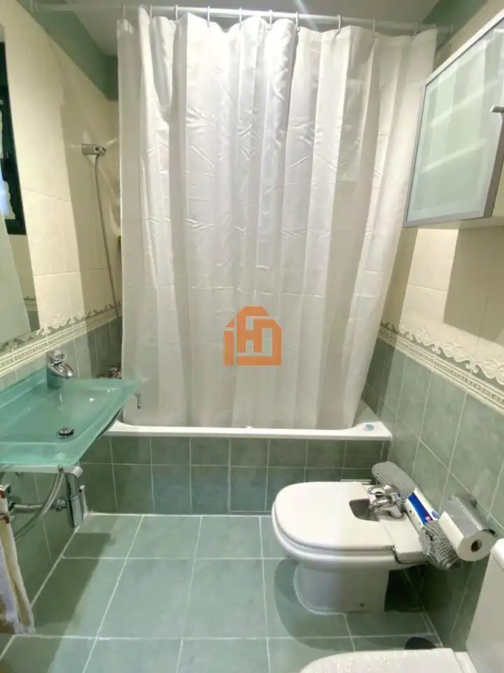 Badezimmer von Wohnungen zur Miete in León Capital  mit Heizung, Parkett und Möbliert