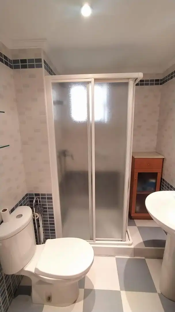Bany de Pis en venda en Málaga amb Aire condicionat, Jardí privat i Terrassa