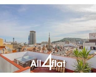 Vista exterior de Àtic de lloguer en  Barcelona Capital amb Terrassa i Balcó