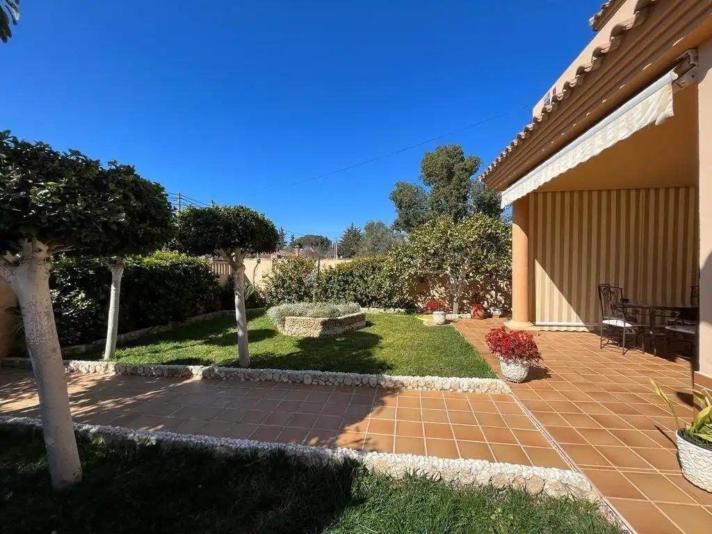 Jardín de Casa o chalet en venta en Chiclana de la Frontera con Jardín privado, Terraza y Trastero
