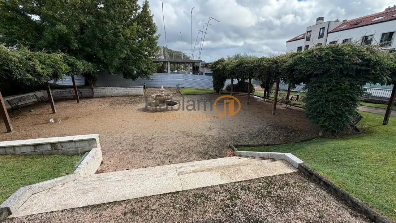 Pis en venda en Pontevedra Capital  amb Calefacció, Traster i Piscina