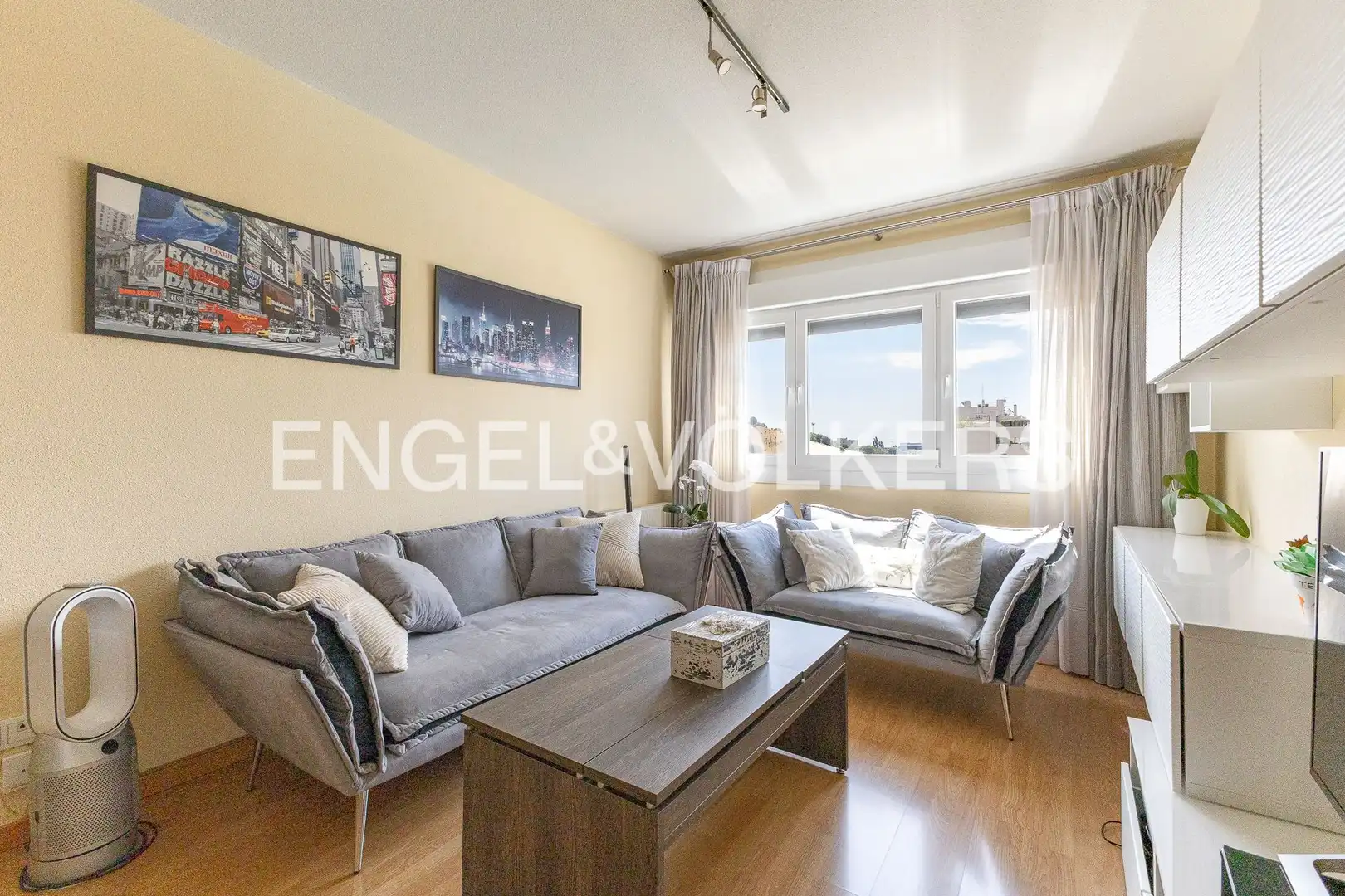 Exterior view of Flat for sale in Madrid  with Air Conditioner, Heating and Storage room