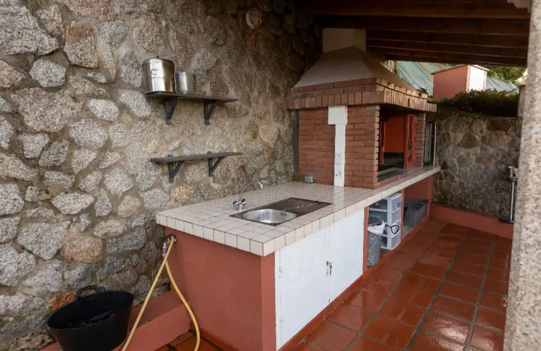 Cuina de Casa o xalet en venda en Abegondo amb Jardí privat, Terrassa i Traster