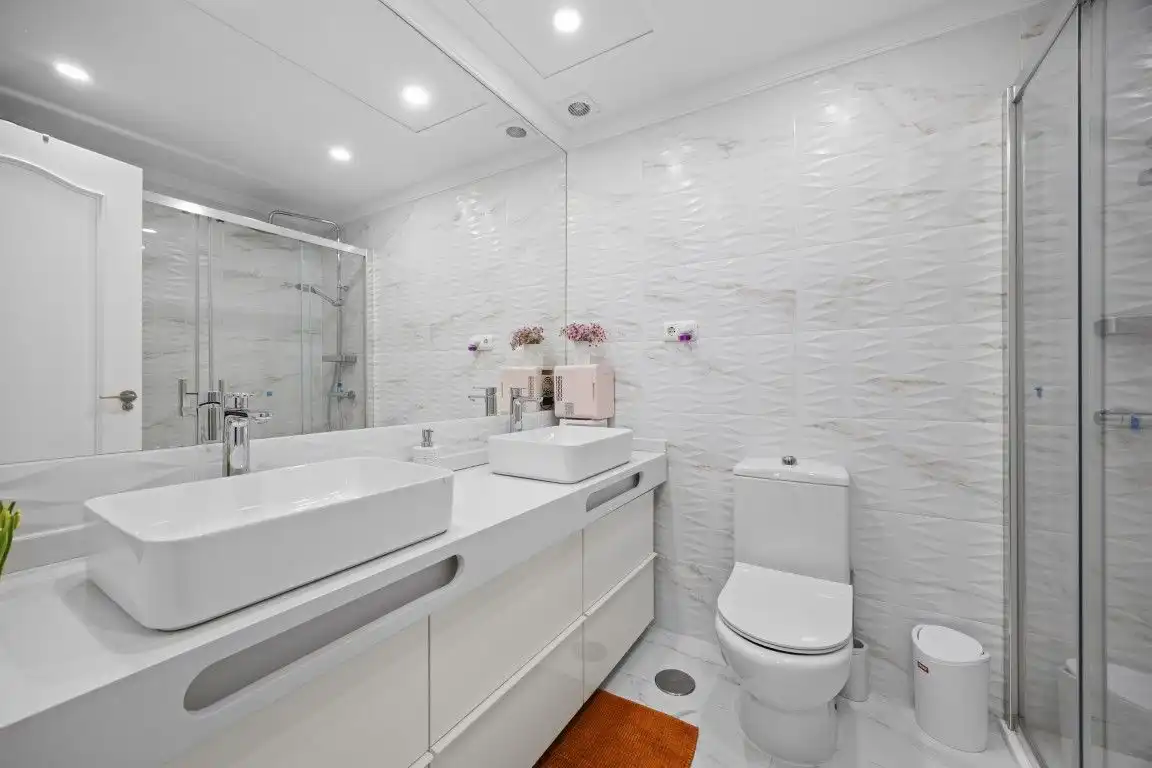 Bathroom of Detached homes for sale in Marbella  with Air Conditioner, Heating and Private garden