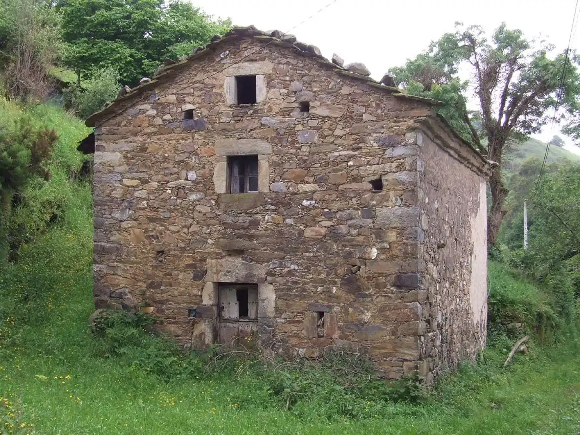 Adossat en venda a Valdés - Luarca