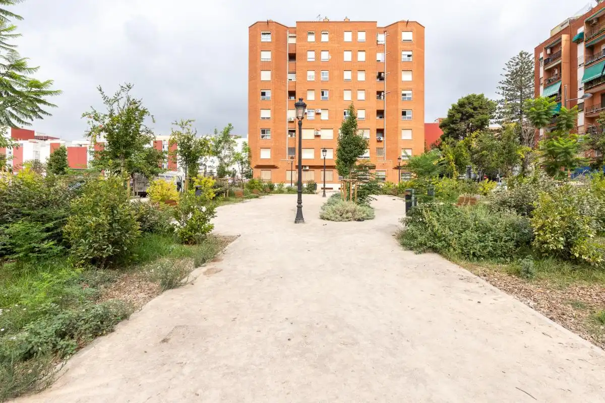 Vista exterior de Planta baixa en venda en Valencia amb Aire condicionat, Calefacció i Terrassa