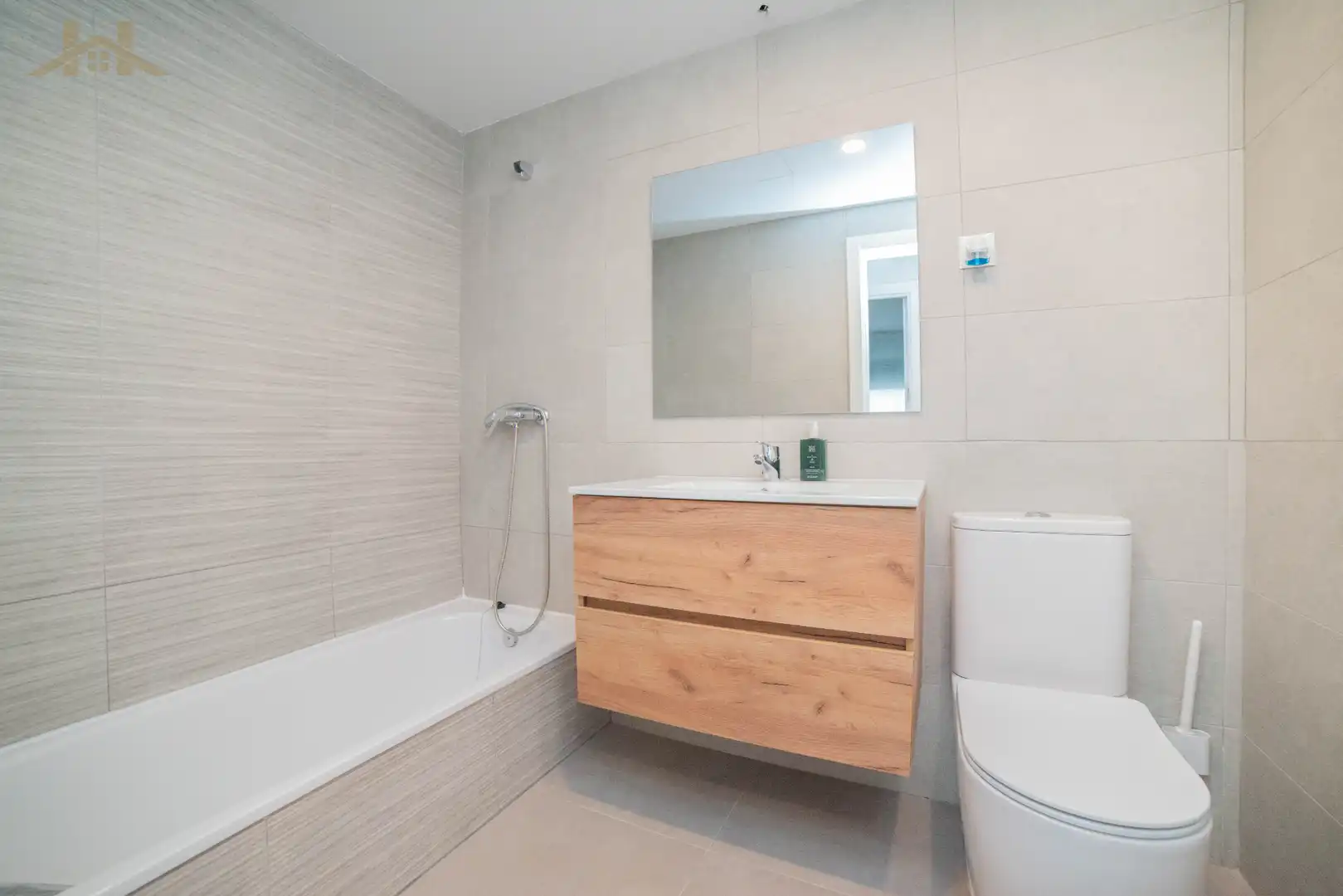 Baño de Piso en venta en Navalcarnero con Aire acondicionado, Calefacción y Terraza