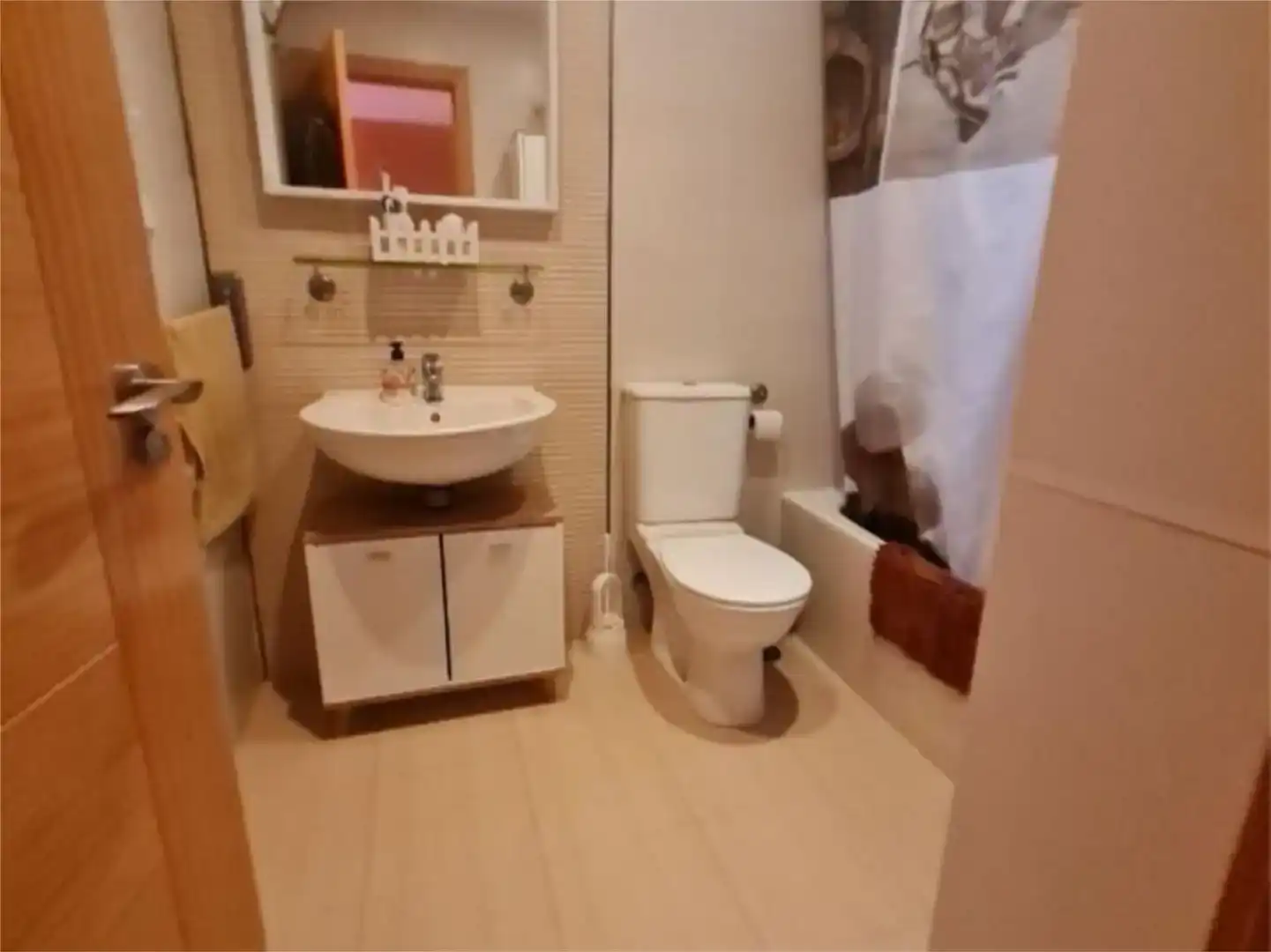Baño de Piso en venta en Riogordo con Aire acondicionado, Parquet y Microondas