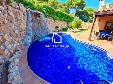 Casa amb piscina en venda a Canyelles