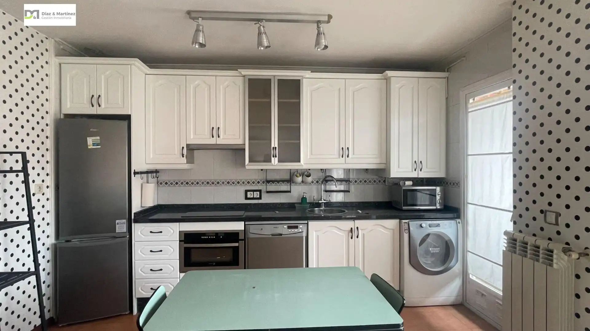 Cocina de Piso en venta en Oviedo  con Calefacción, Parquet y Trastero