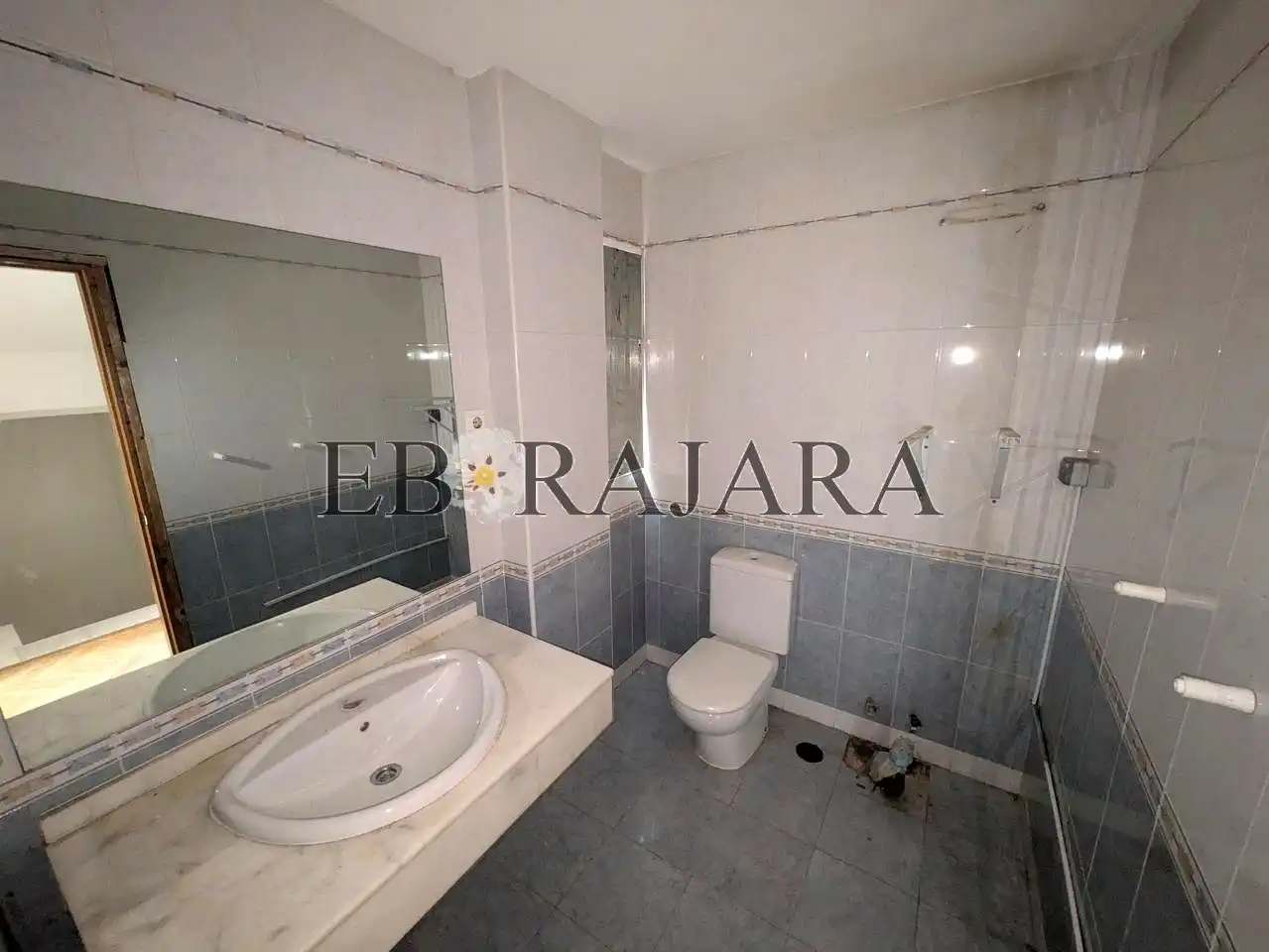 Bany de Casa adosada en venda en Talavera de la Reina amb Jardí privat, Parquet i Terrassa