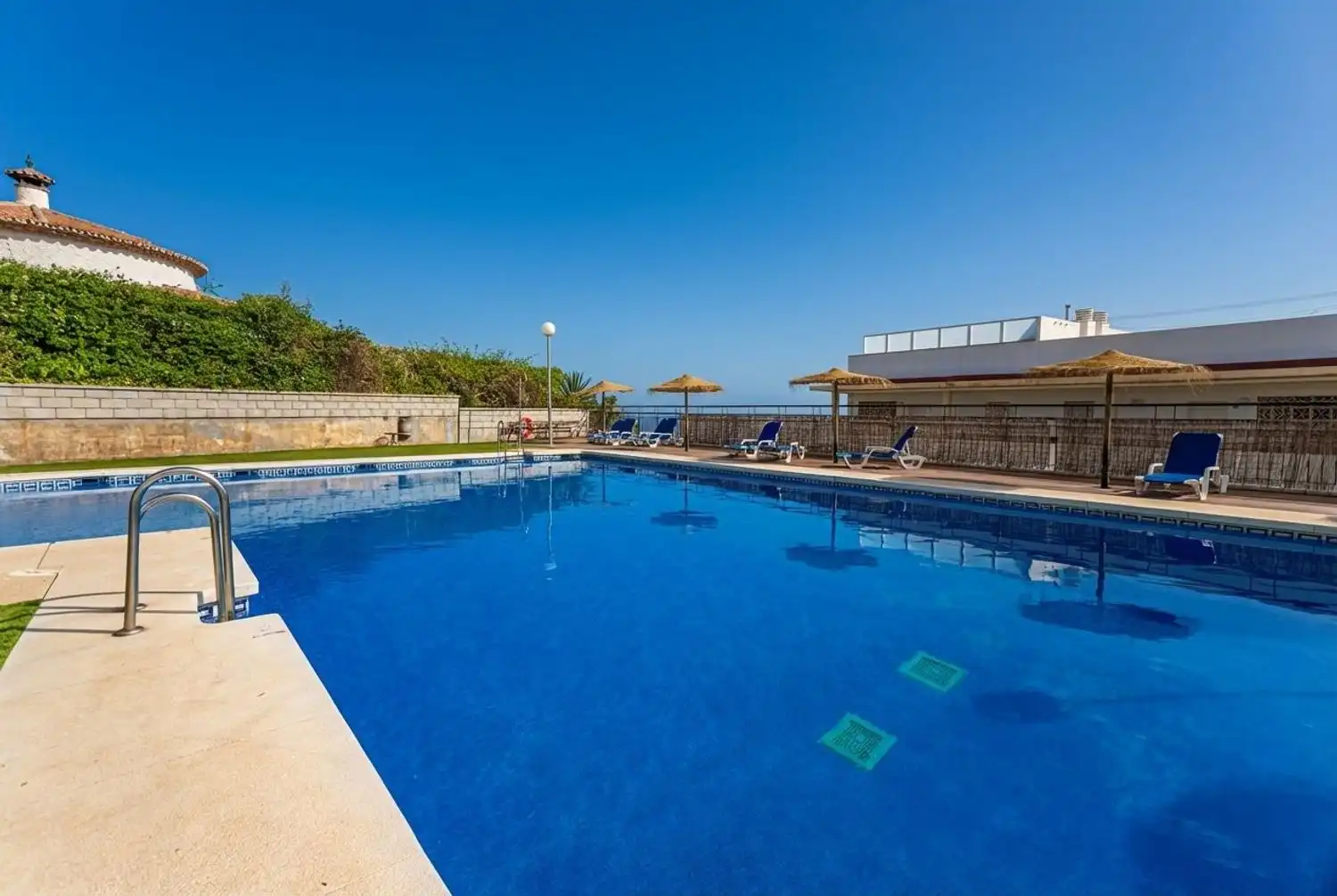 Swimming pool of Flat for sale in Rincón de la Victoria  with Air Conditioner, Private garden and Terrace