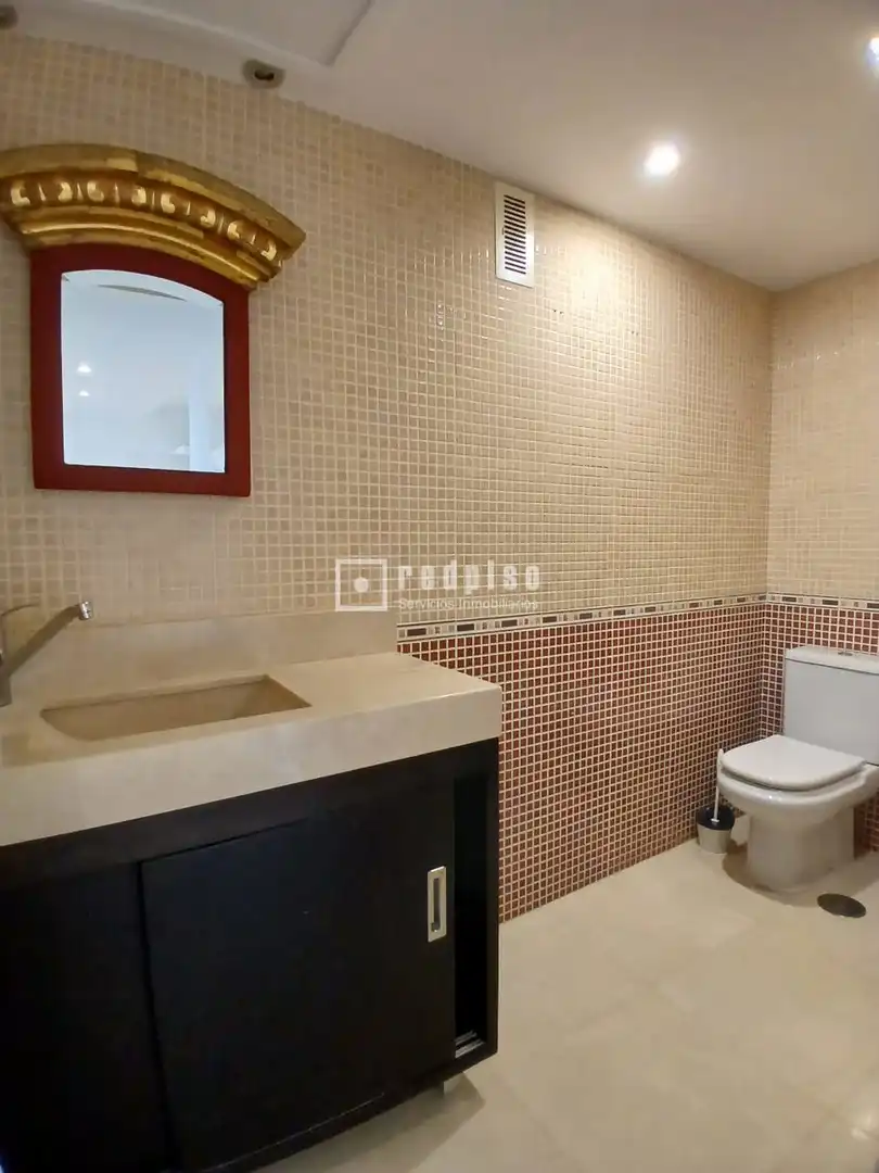Baño de Piso en venta en Benalmádena con Aire acondicionado, Calefacción y Jardín privado