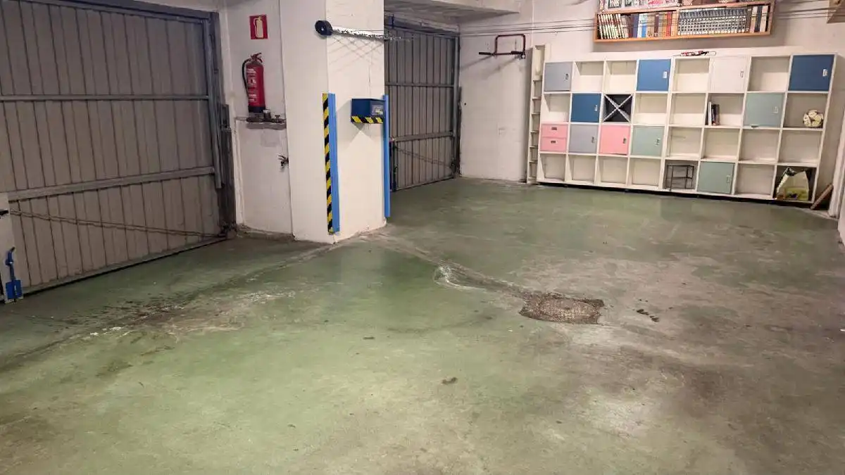 Aparcament de Casa o xalet en venda en Castro-Urdiales amb Calefacció, Jardí privat i Terrassa