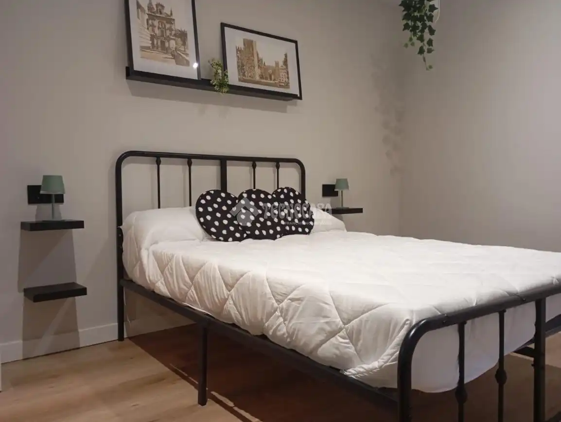 Bedroom of Flat for sale in Sevilla