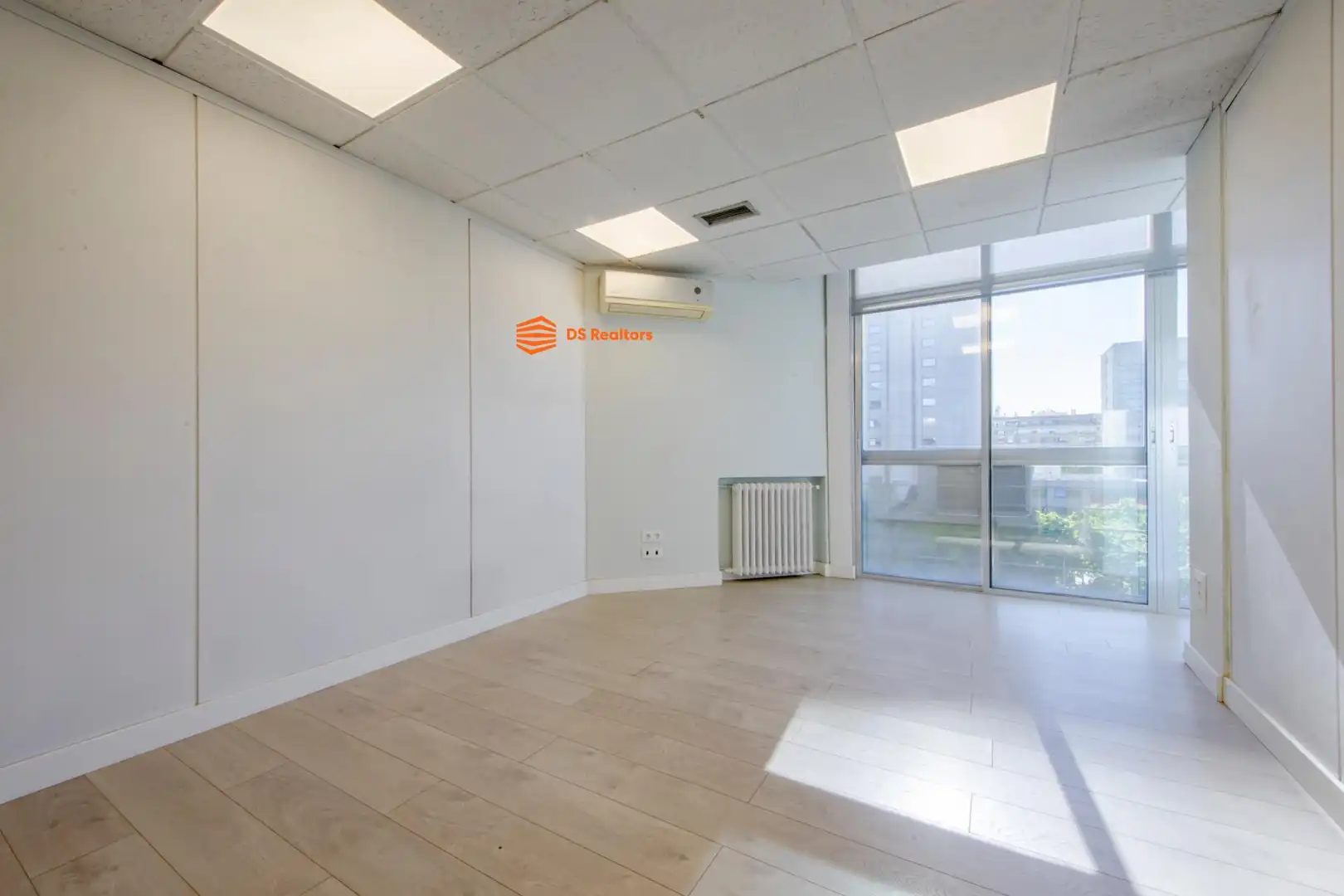 Flat for sale in Madrid  with Air Conditioner and Heating