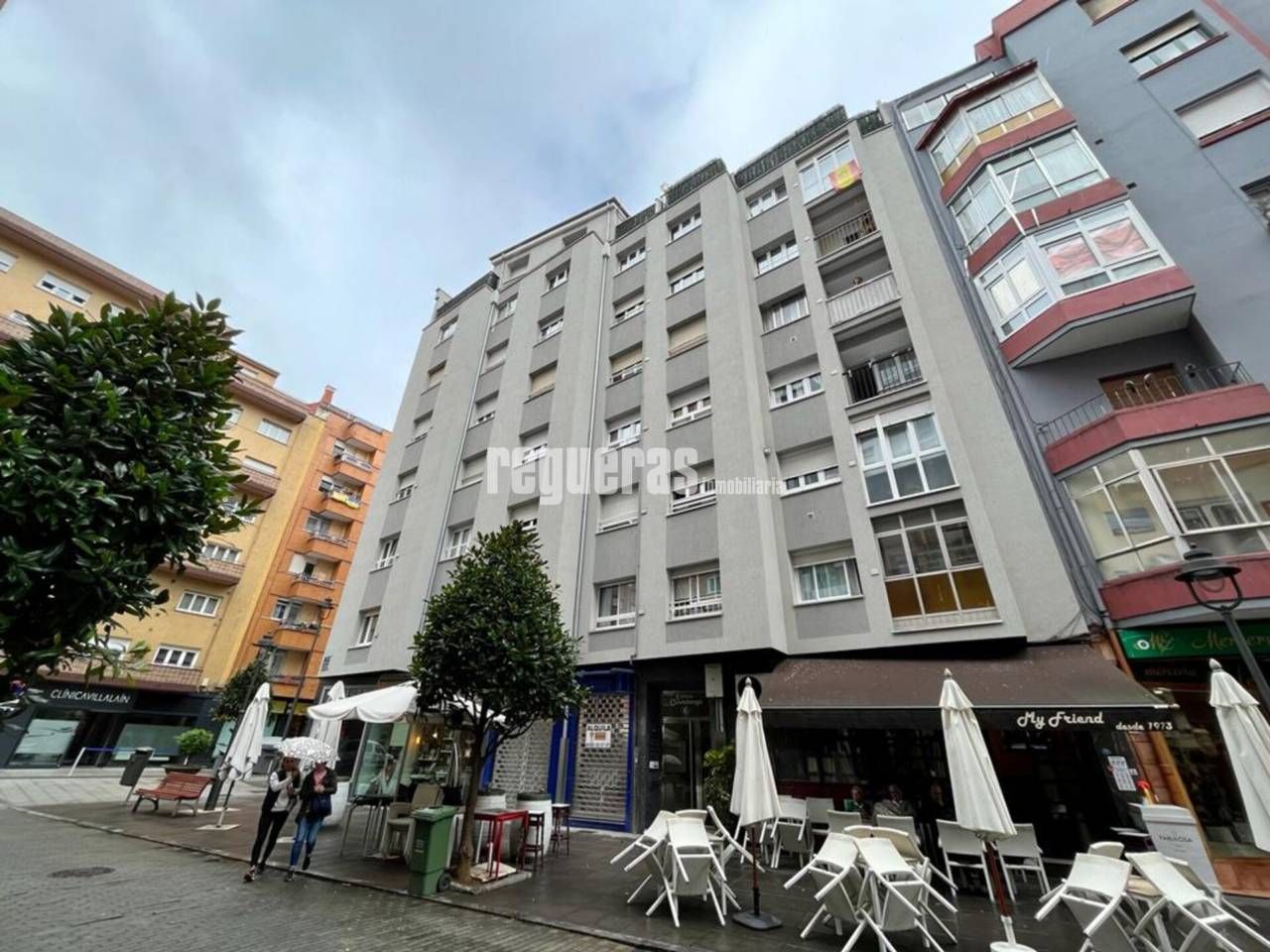 Vista exterior de Àtic de lloguer en Avilés amb Calefacció, Parquet i Terrassa