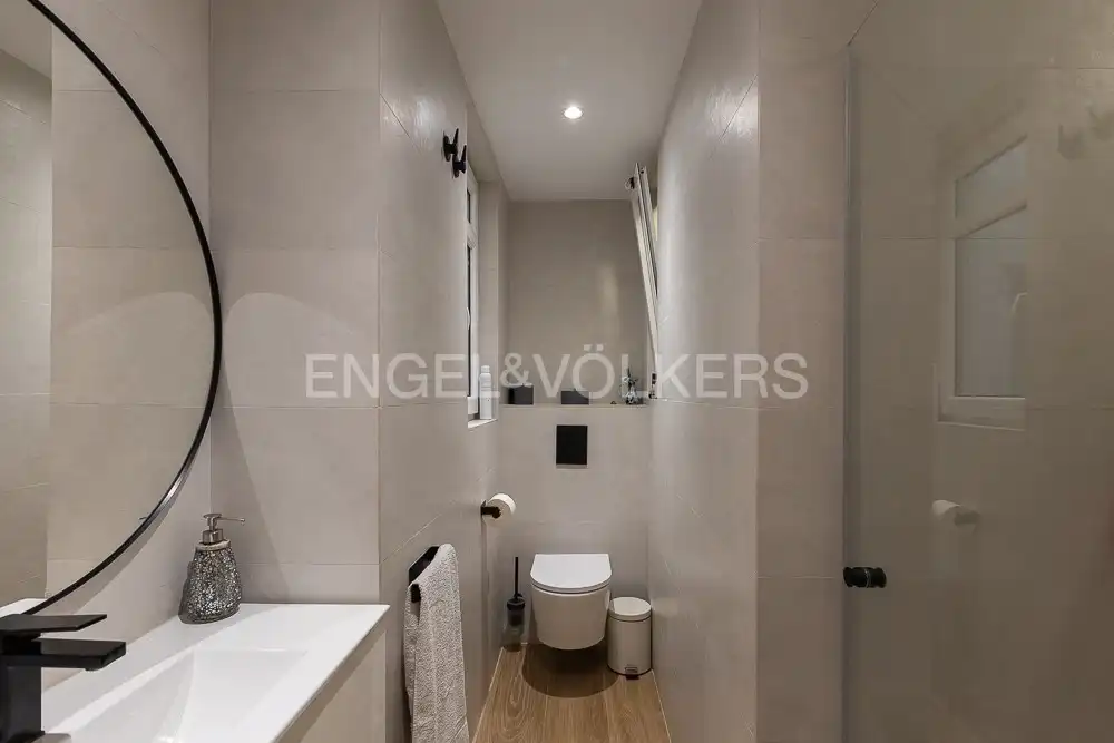 Bathroom of Flat for rent in Valencia  with Air Conditioner, Heating and Parquet flooring