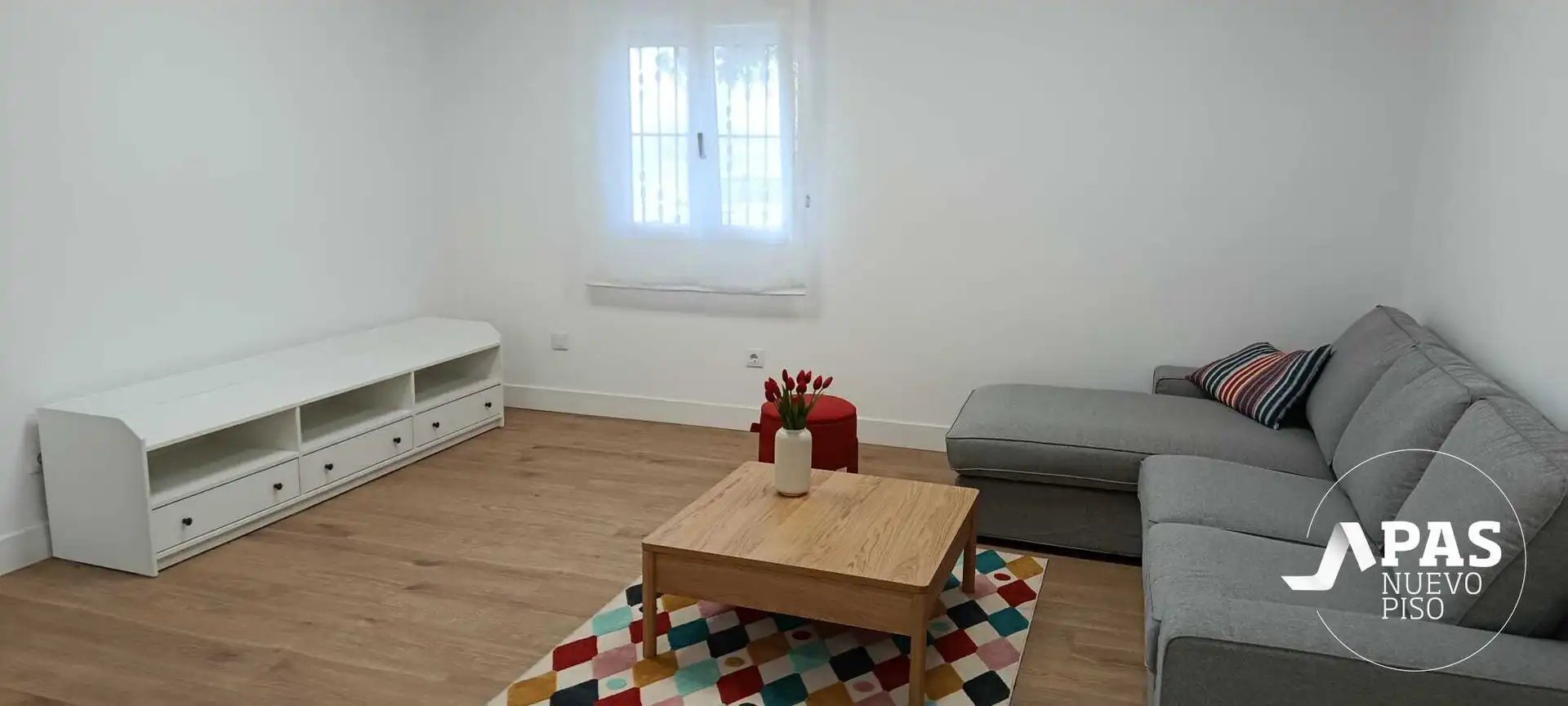 Wohnzimmer von Wohnung zur Miete in Santander mit Heizung, Ofen und Waschmaschine