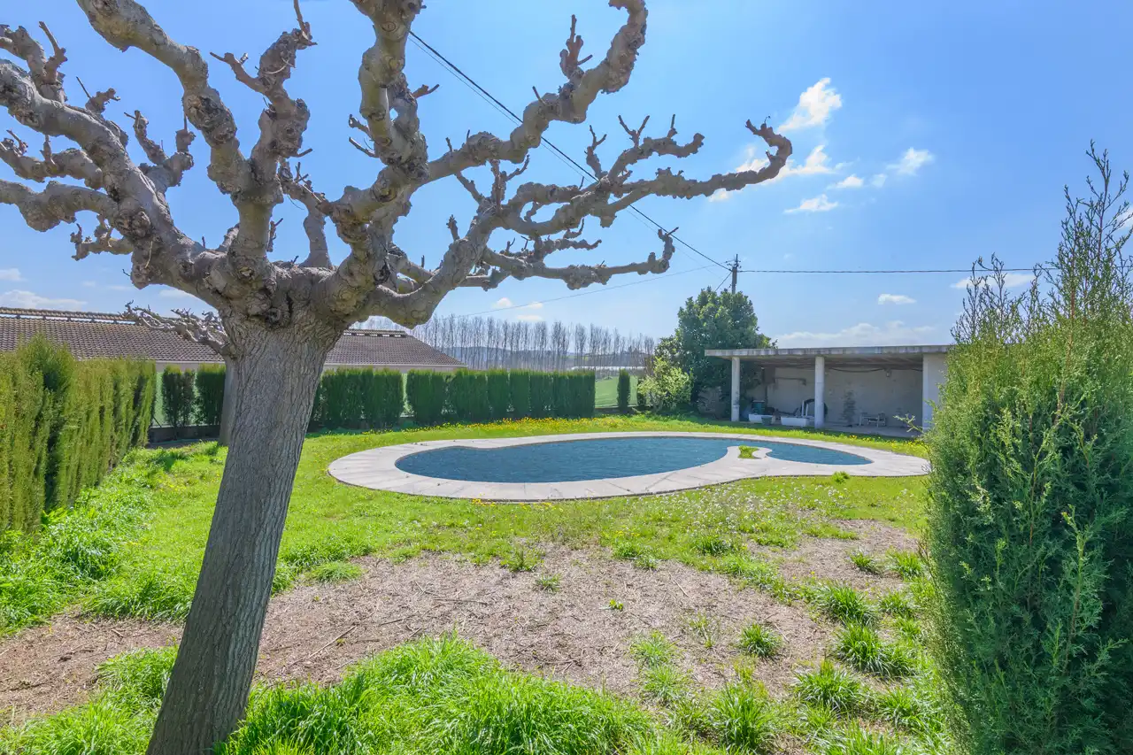 Piscina de Finca rústica en venda en Manresa amb Calefacció, Jardí privat i Traster