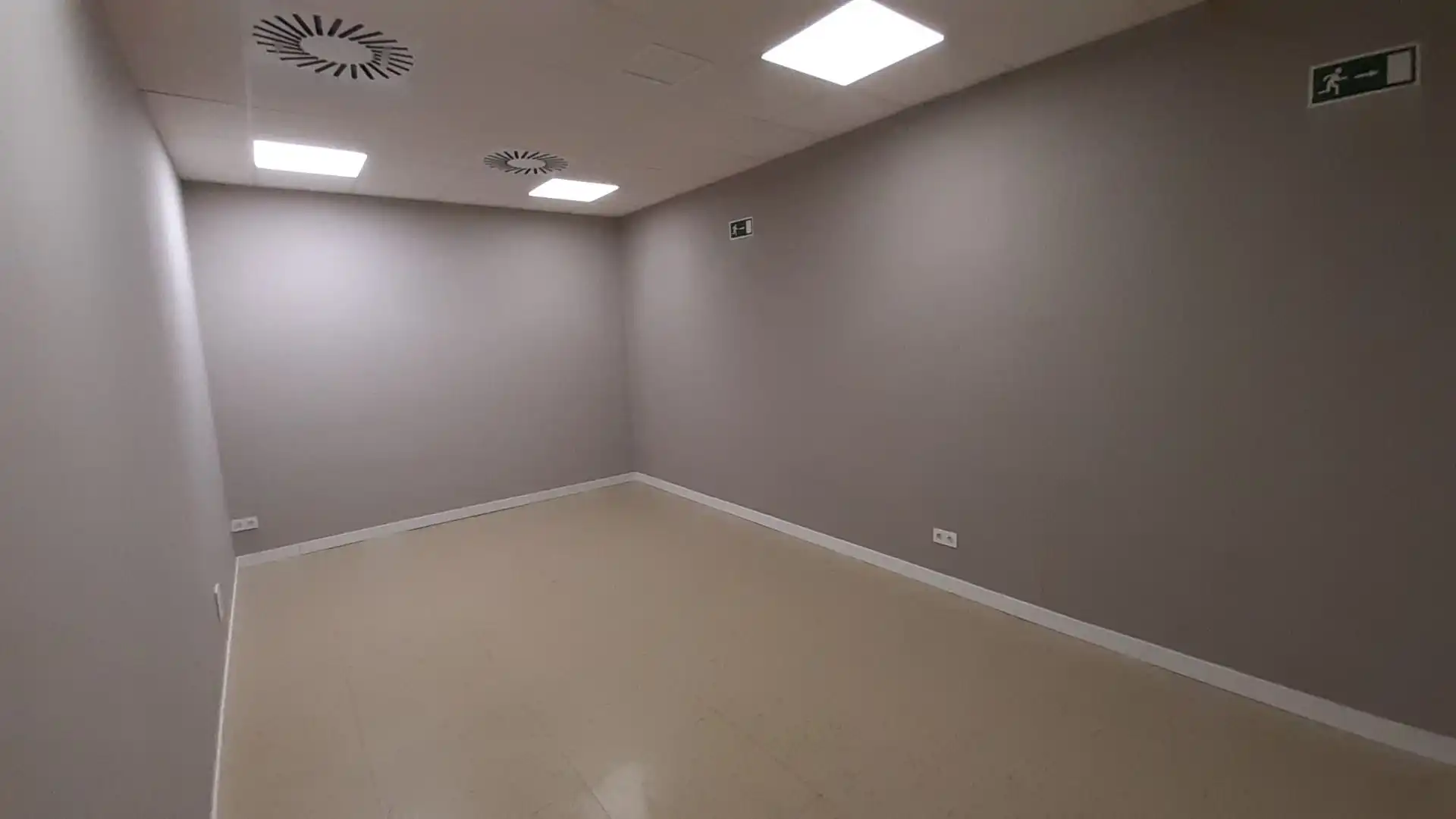 Büro zur Miete in Coslada mit Klimaanlage, Heizung und Alarm