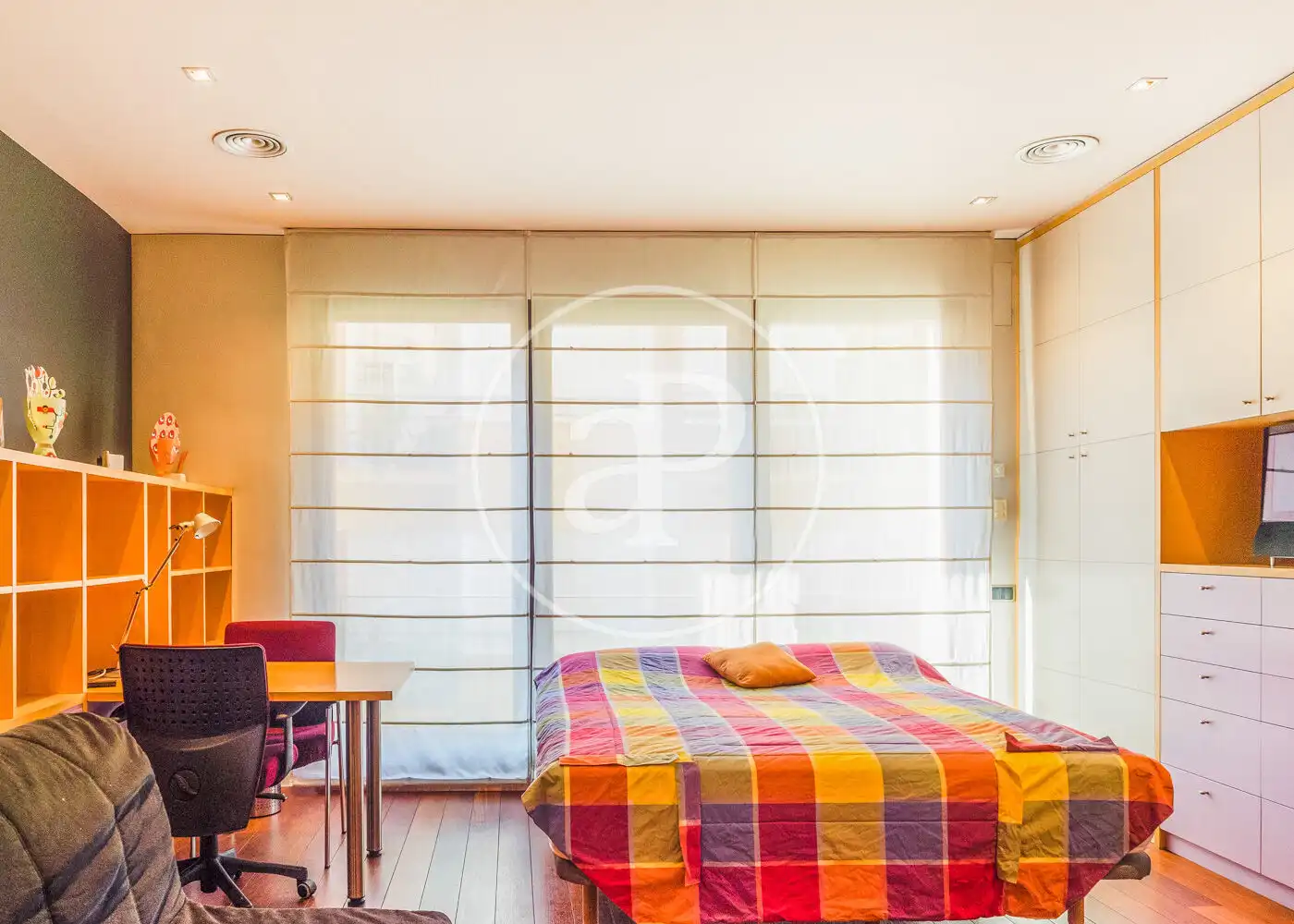 Habitación de Casa adosada en venta en Barcelona con Aire acondicionado, Calefacción y Jardín privado
