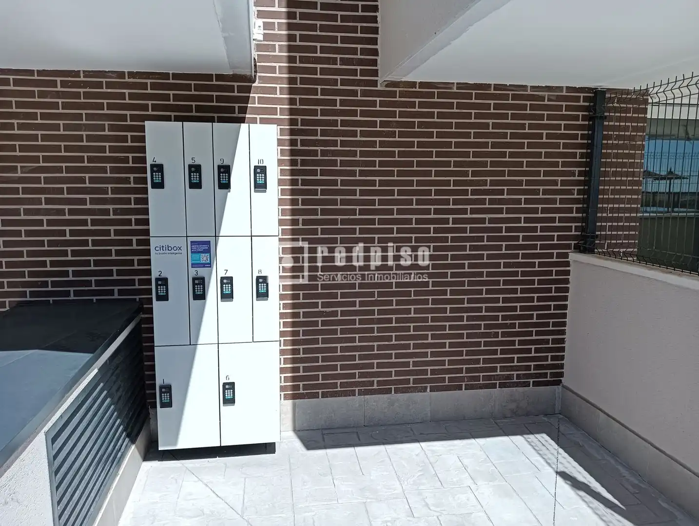 Aparcament de Estudi en venda en Colmenar Viejo amb Jardí privat, Terrassa i Piscina