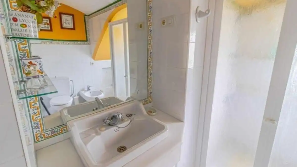 Bany de Casa o xalet en venda en Marchena amb Aire condicionat, Calefacció i Jardí privat