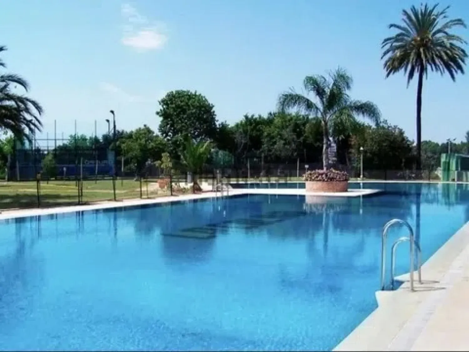 Swimming pool of Apartment to rent in Torremolinos  with Air Conditioner, Swimming Pool and Furnished
