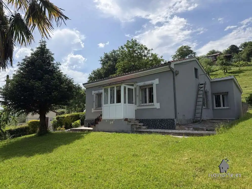 Jardín de Casa o chalet en venta en Oviedo  con Calefacción y Jardín privado