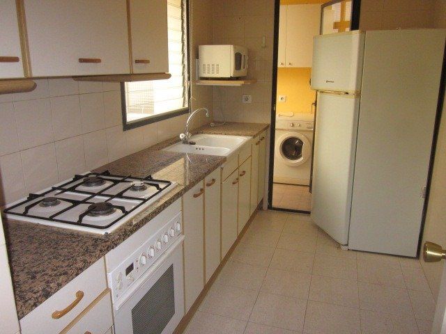 Cuina de Apartament de lloguer en Girona Capital amb Calefacció i Parquet
