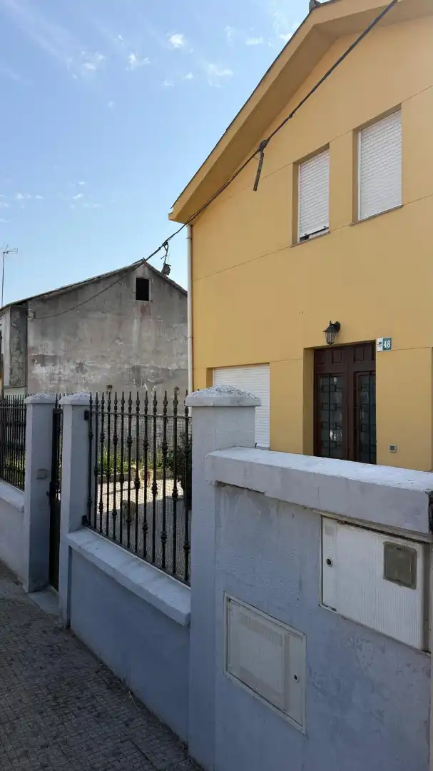 Vista exterior de Casa o chalet en venta en Carballo con Terraza