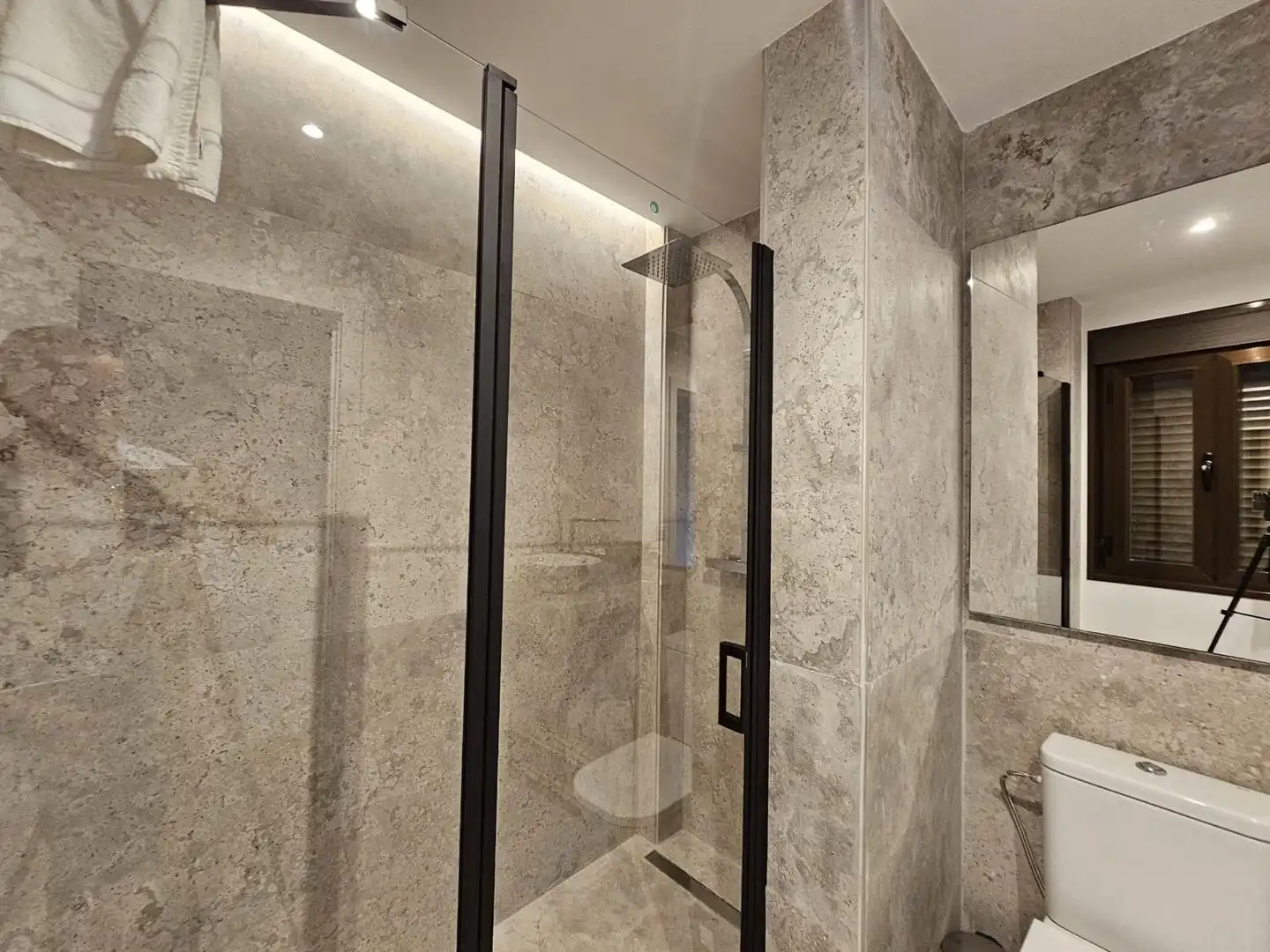 Badezimmer von Wohnung zur Miete in Córdoba mit Klimaanlage, Heizung und Terrasse