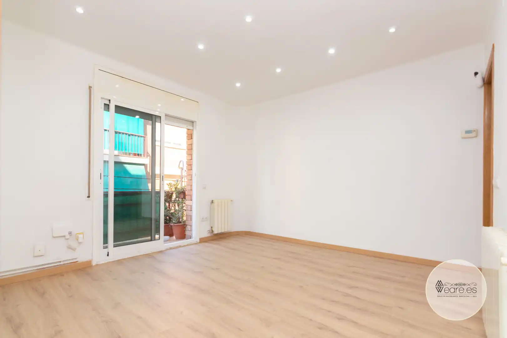 Sala d'estar de Pis en venda en Barcelona amb Calefacció, Parquet i Rentadora