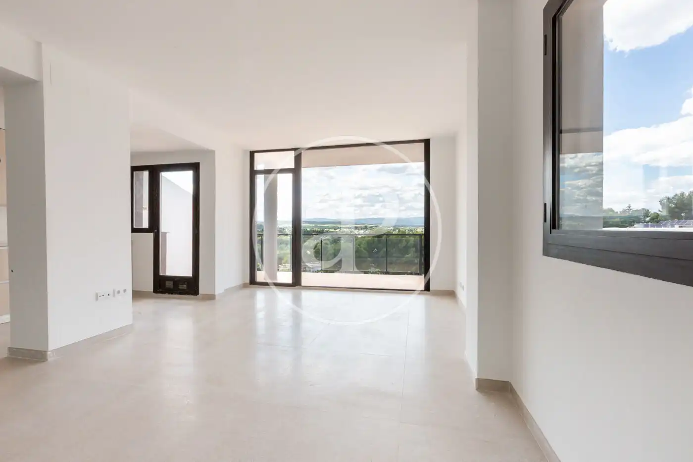 Sala d'estar de Casa adosada en venda en Chiva amb Aire condicionat, Calefacció i Jardí privat