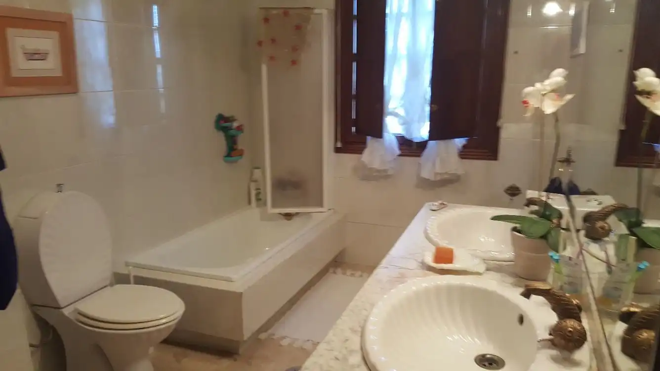 Baño de Casa o chalet en venta en Nigrán con Jardín privado, Piscina y Balcón