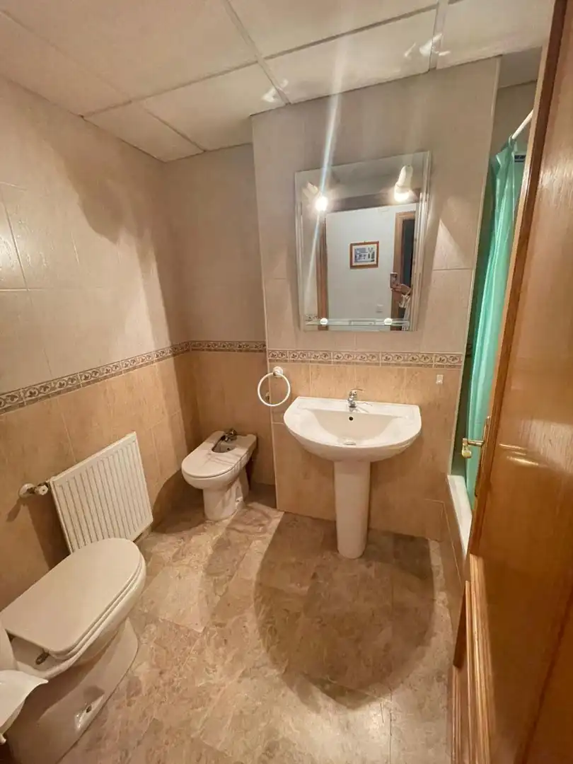 Badezimmer von Wohnung zur Miete in Badajoz mit Klimaanlage, Heizung und Terrasse