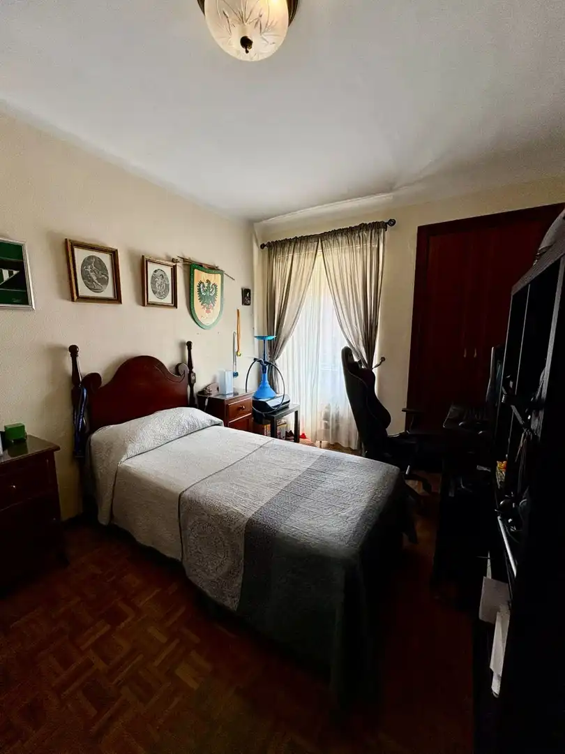 Bedroom of Flat for sale in Sevilla  with Air Conditioner and Heating