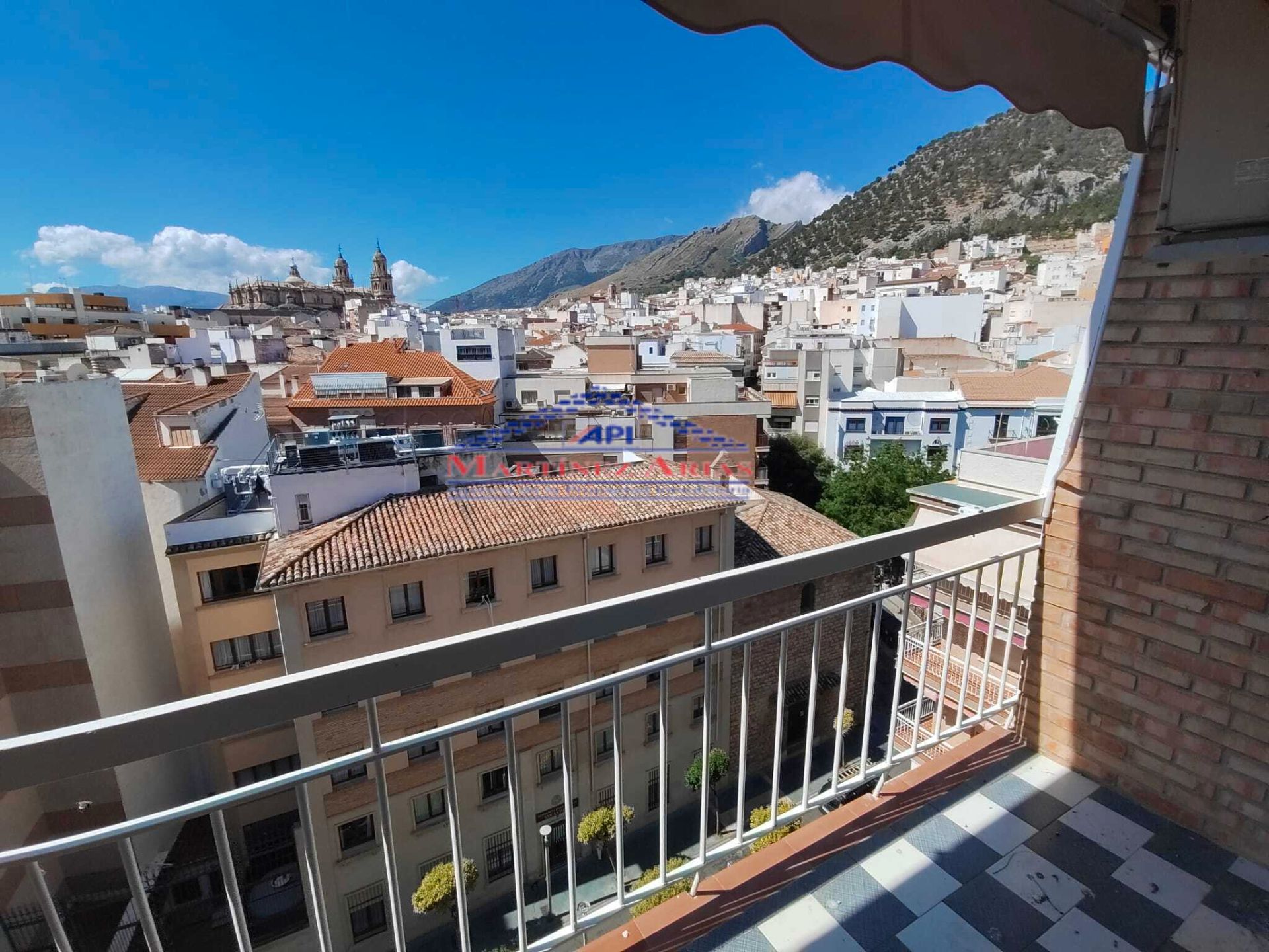 Vista exterior de Piso en venta en  Jaén Capital con Aire acondicionado, Calefacción y Amueblado