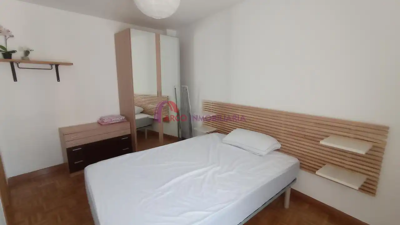 Dormitori de Apartament en venda en Burgos amb Calefacció i Balcó