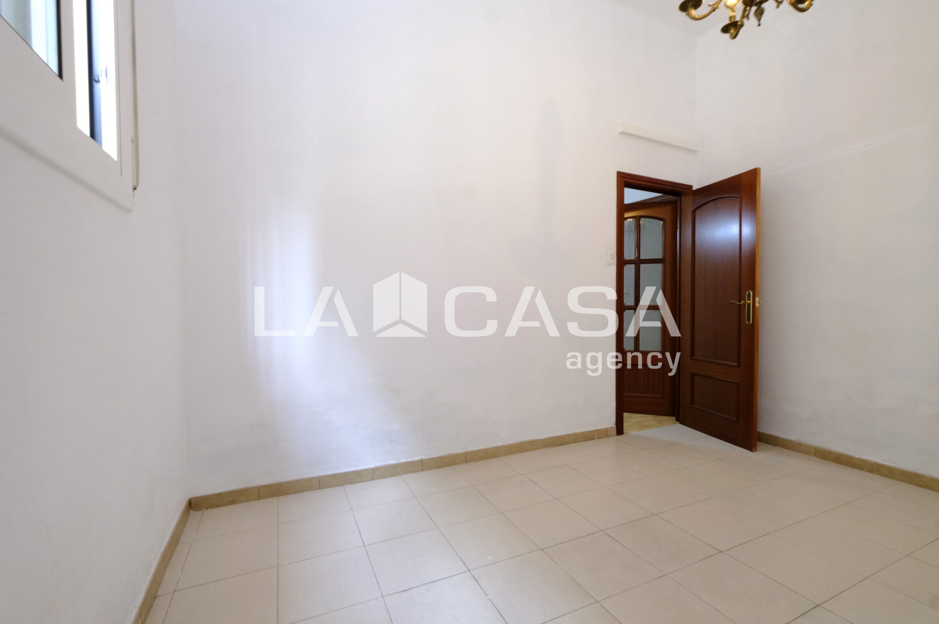 Planta baja for sale in  Barcelona Capital  with Heating