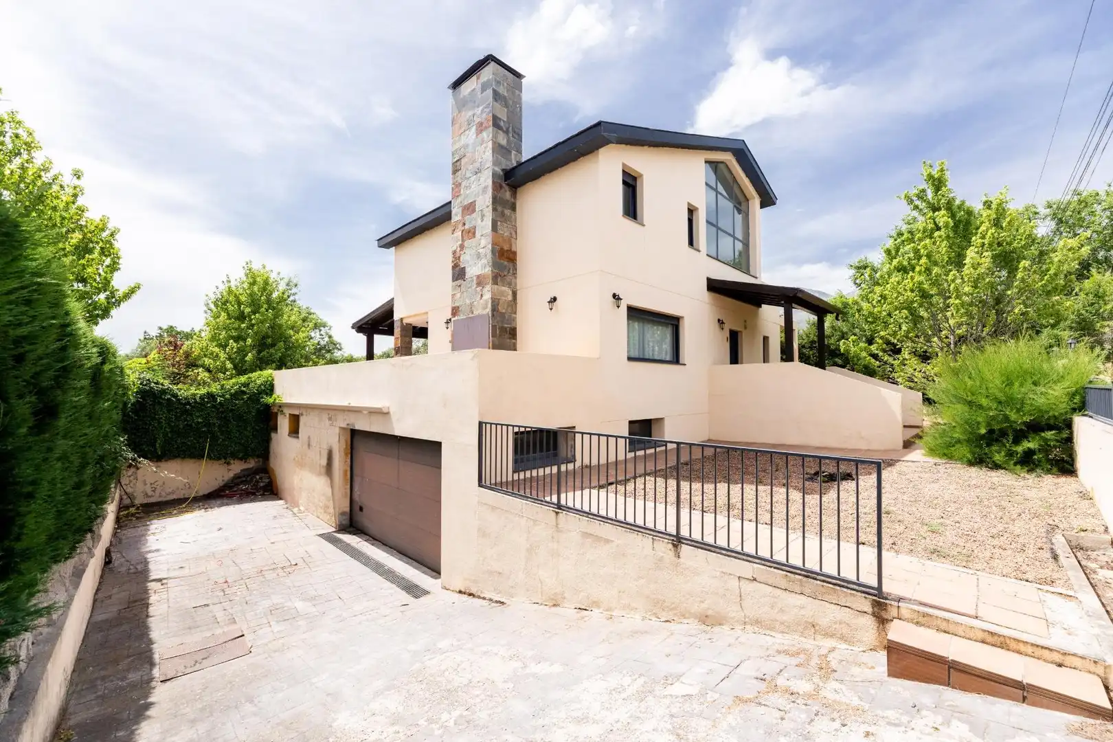 Vista exterior de Casa o chalet en venta en El Boalo - Cerceda – Mataelpino con Calefacción, Terraza y Piscina