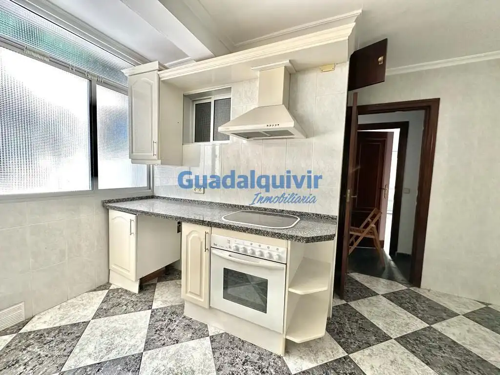 Cocina de Piso en venta en Sevilla con Aire acondicionado, Calefacción y Terraza