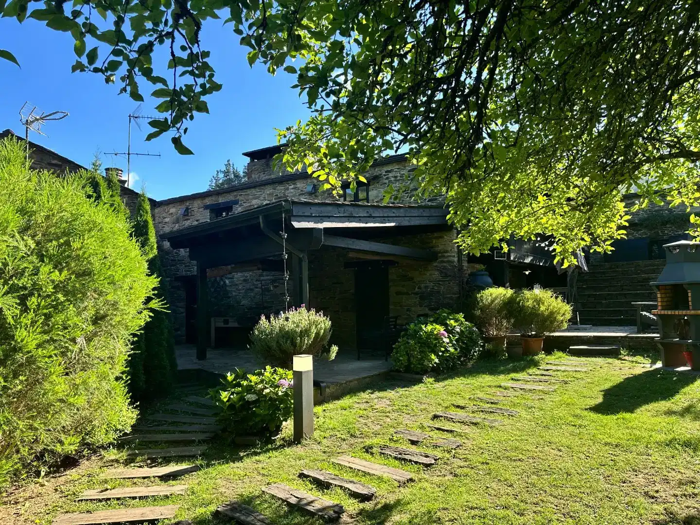 Vista exterior de Planta baixa en venda en Taramundi amb Aire condicionat i Balcó