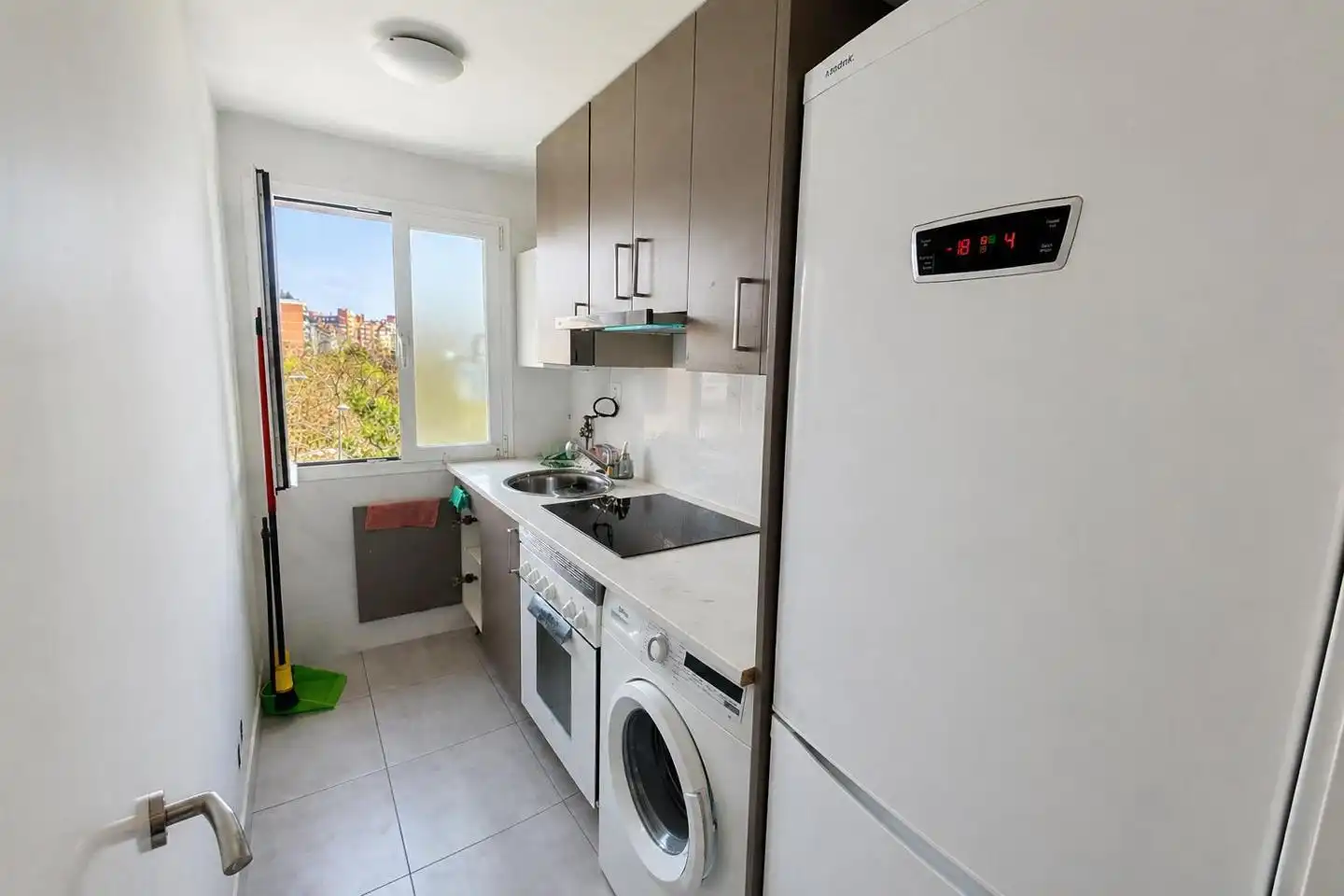 Cocina de Piso para compartir en Madrid con Aire acondicionado, Calefacción y Amueblado