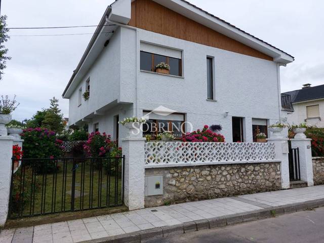 Casa-chalet en Venta en Calle Celorio, 1  en Celorio - Poó - Parres